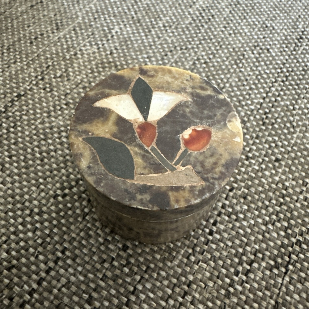 Vintage Soapstone Trinket Box Mother of Pearl Inlay Oval Flowers‎ Amber